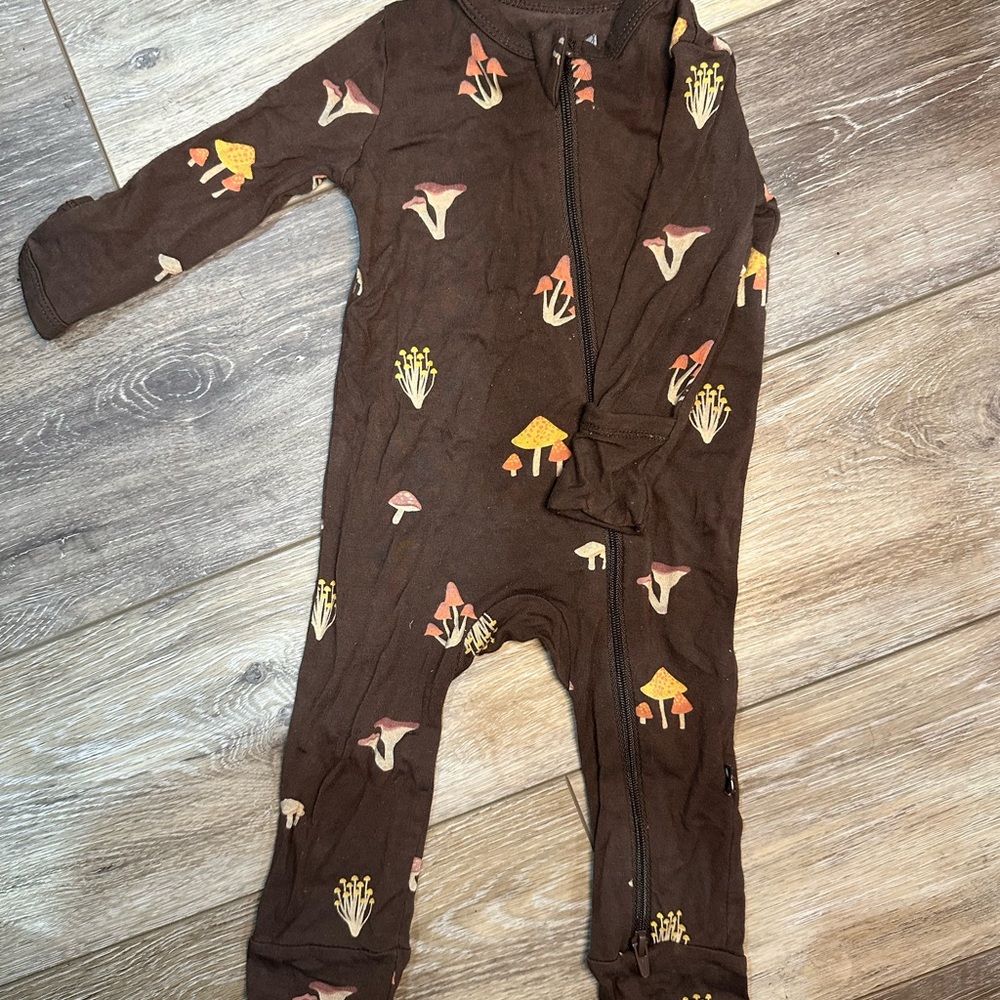 Kyte BABY Brown Mushroom Print Kids Footie